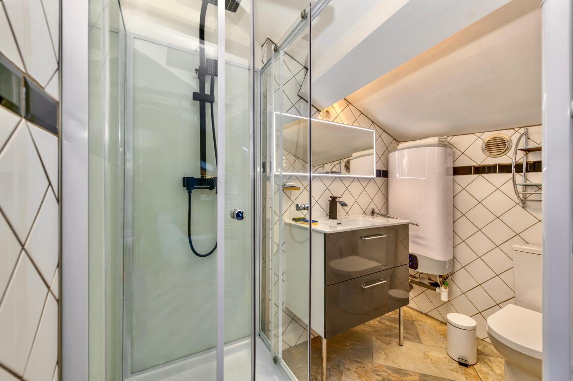 Appart'Hotel Chaleureux Au Coeur De Tullins - Le Roitelet מראה חיצוני תמונה