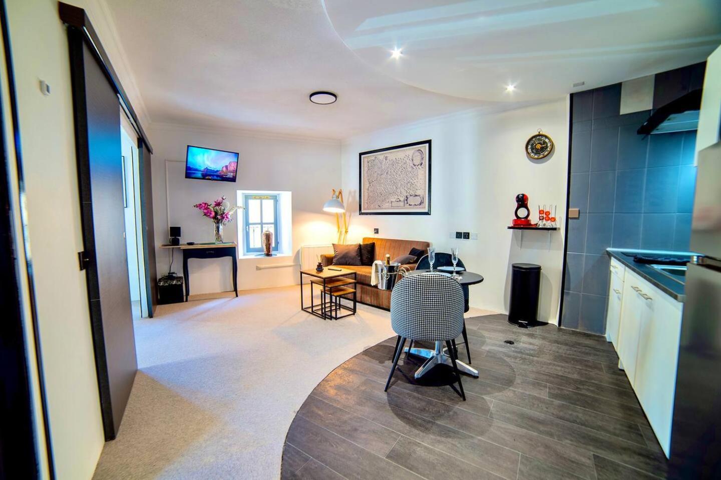 Appart'Hotel Chaleureux Au Coeur De Tullins - Le Roitelet חדר תמונה